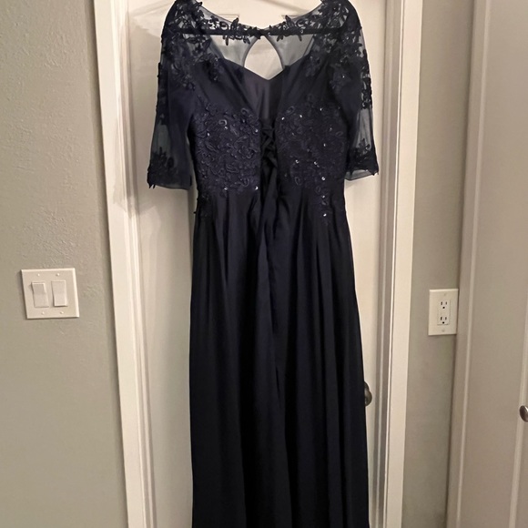 Mother of the Bride/Groom Dress - Picture 4 of 4